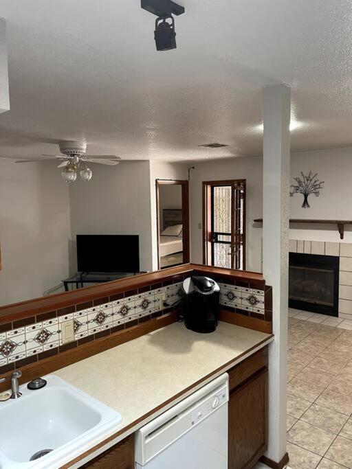 Townhouse, Two Car Garage, Fireplace Back Yard لاس كروسيس، نيومكسيكو المظهر الخارجي الصورة