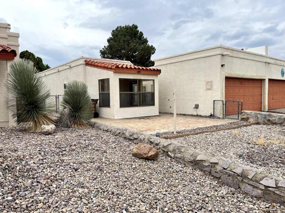 Townhouse, Two Car Garage, Fireplace Back Yard لاس كروسيس، نيومكسيكو المظهر الخارجي الصورة
